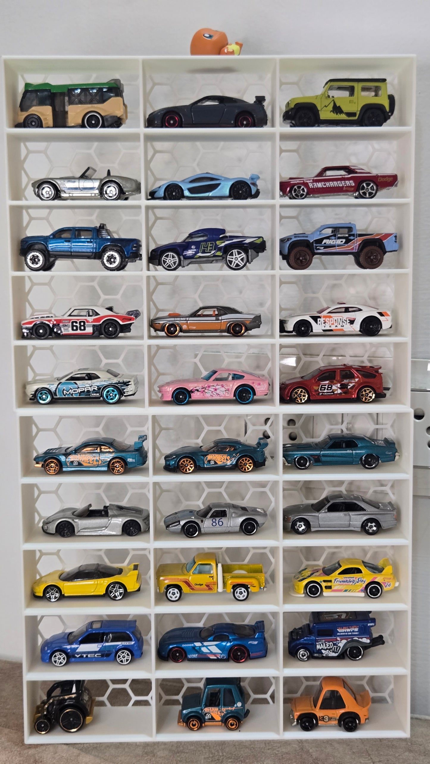 HotWheels 15 Cars Stand