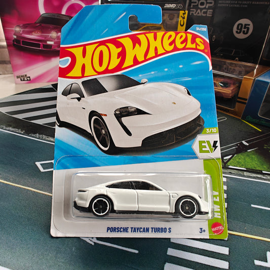 PORSCHE TAYCAN TURBO S